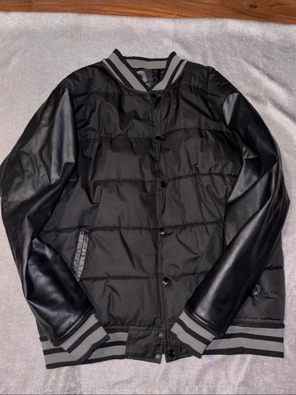 Akademiks Men's Black Quilted Bomber Jacket with Faux Leather Sleeves size 2XL